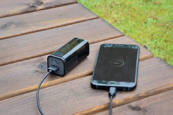 ADCB POW1 - Emergency USB Battery Powered Power Bank Compact Portable 4 AA - Image 3