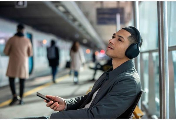 Sony WH-1000XM4 Wireless Premium Noise Canceling Overhead Headphones with - Image 5