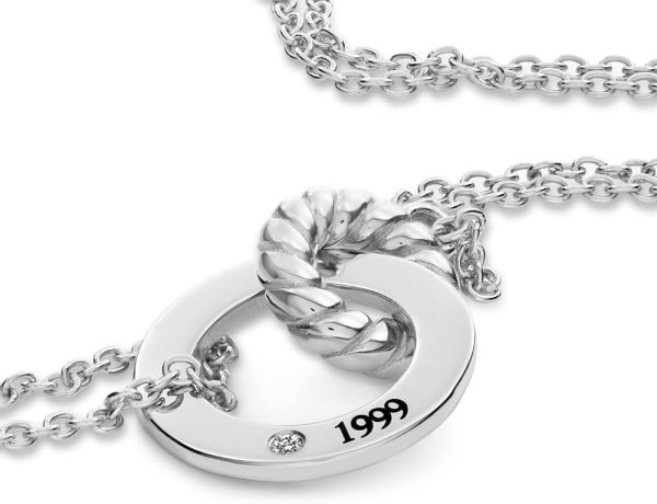 MYKA Personalized Grace Interlocking Bracelet with Diamond - Dainty Gift - Image 2
