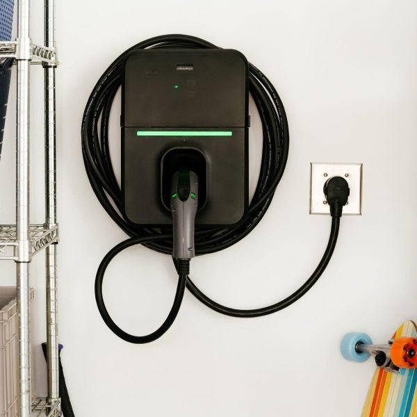 Eaton Electric Vehicle (EV) Charger Level 2 NEMA 14-50R Wall Mount Plug-in - Image 2