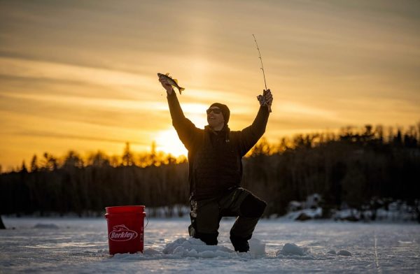 Shakespeare Ugly Stik GX2 Ice Fishing Reel & Rod Combo - Image 11