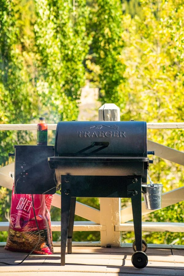 Traeger Grills TFB30KLF Tailgater 20 Portable Electric Wood Pellet Grill - Image 7
