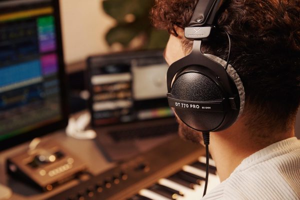 beyerdynamic DT 770 PRO 80 Ohm Over-Ear Studio Headphones in Gray. Enclosed - Image 4