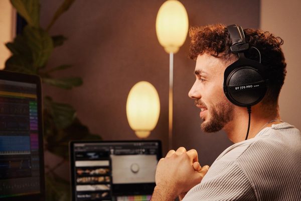 beyerdynamic DT 770 PRO 80 Ohm Over-Ear Studio Headphones in Gray. Enclosed - Image 7