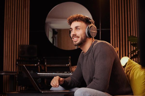 beyerdynamic DT 990 Pro 250 ohm Over-Ear Studio Headphones For Mixing, - Image 6