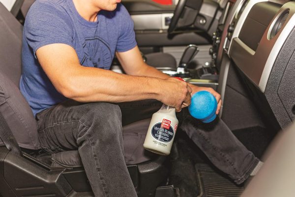 Griot's Garage 11175 Vinyl and Rubber Dressing Gallon - Image 2
