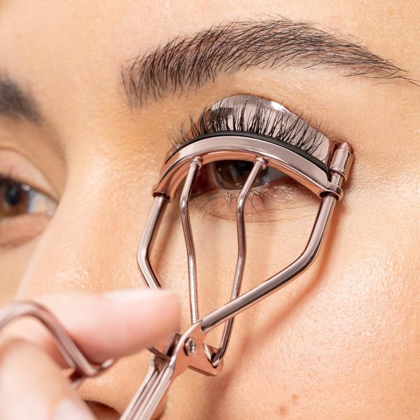 wet n wild High On Lash Eyelash Curler with Comfort Grip - Image 5