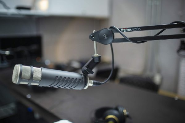 Gator Frameworks Deluxe Desk-Mounted Broadcast Microphone Boom Stand for - Image 2