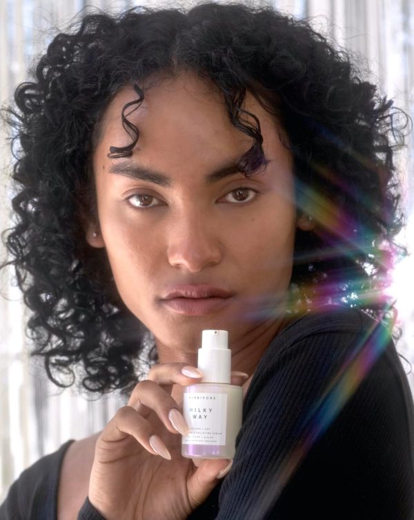 HERBIVORE Milky Way 10% AHA + Oat Soothing Exfoliating Serum – Multitasking - Image 4