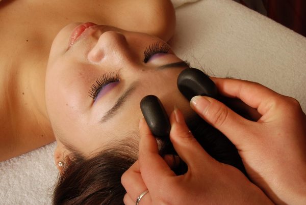 Master Massage 60-Piece Deluxe Hot Stone Set Including Basalt Volcano - Image 4